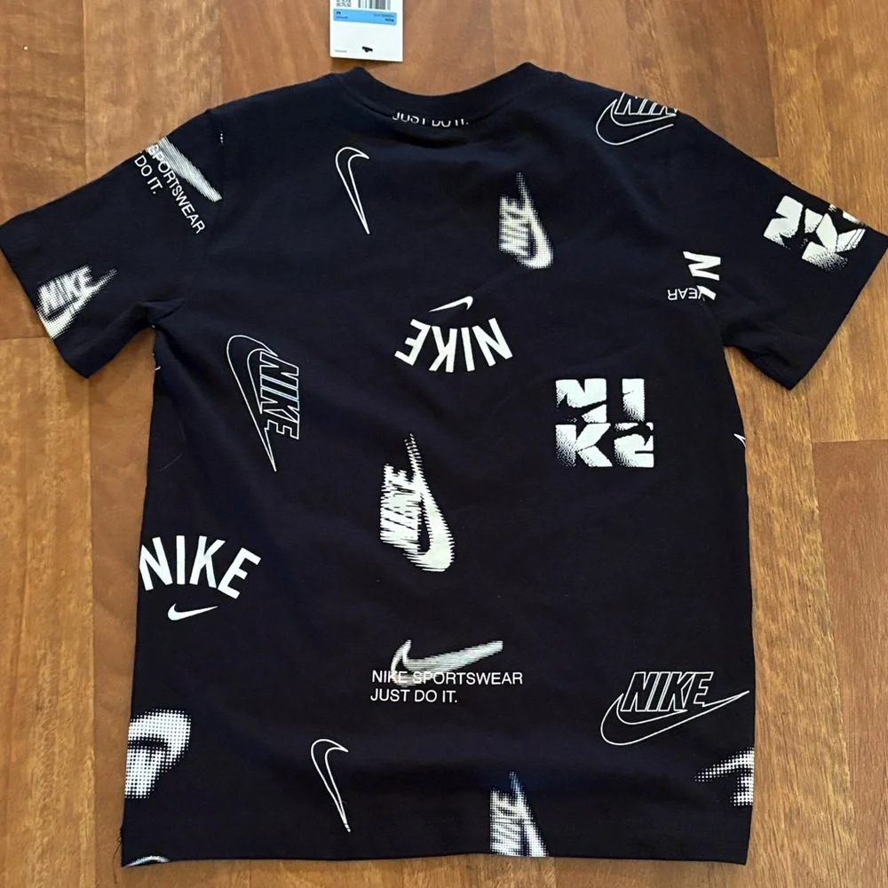 Nike Sportswear Big Kids' Just Do It Black T-Shirt Boys Size Medium 10-12